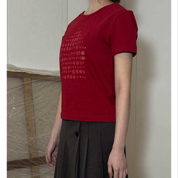 SUAH 1/2 Haus Dot Tee / Red