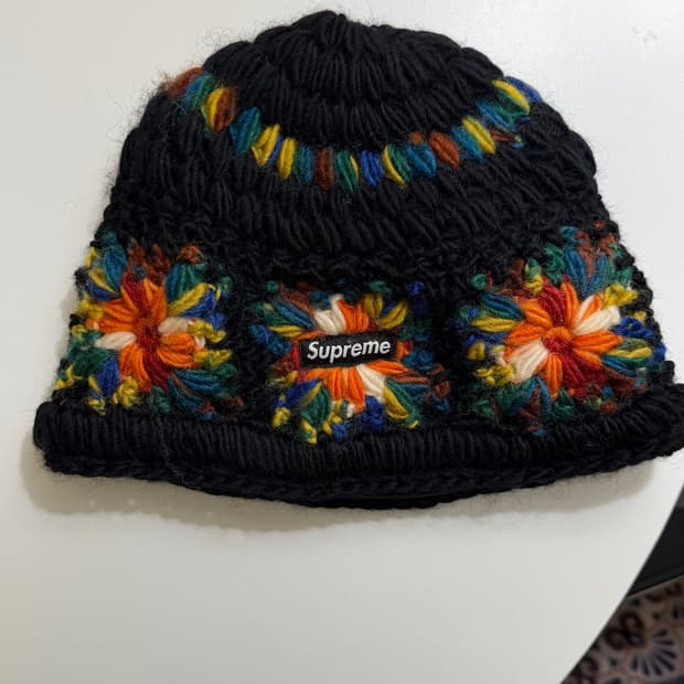 Supreme 크로셰 비니