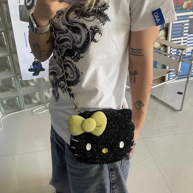 last one/ hello kitty mini bag