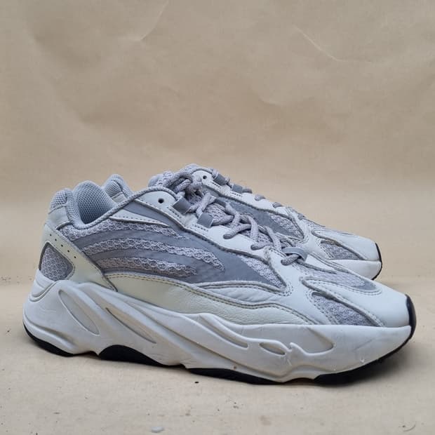 아디다스 이지부스트700 남성운동화260 