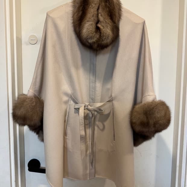 로로피아나 캐시미어 케이프