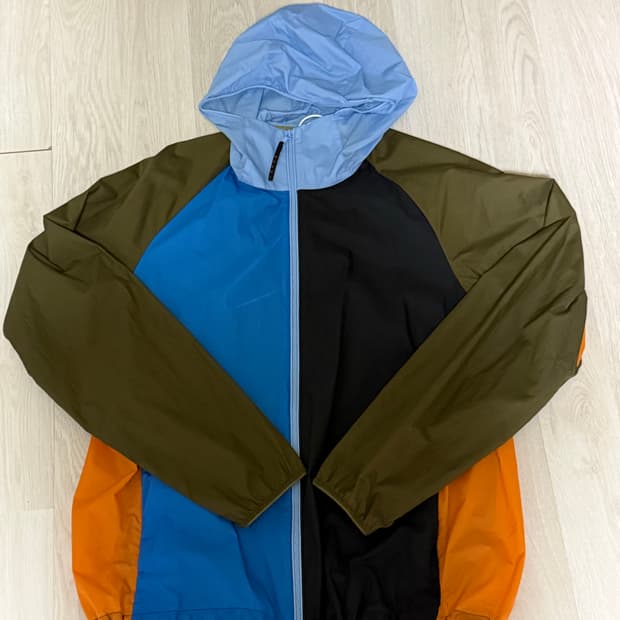 유니클로 마르니 바람막이