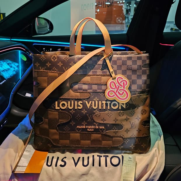 루이비통 니고x퍼렐 한정판 쇼퍼 토트백MM 크로스백