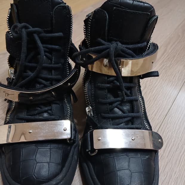 쥬세페자노티 하이탑 