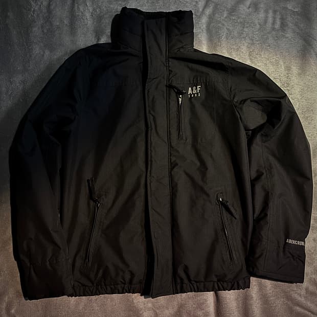 아베크롬비 남성 자켓 바람막이 S 사이즈입니다