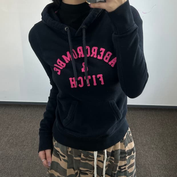 Abercrombie 아베크롬비 핑크 스펠아웃 로고 블랙후드티  Pric