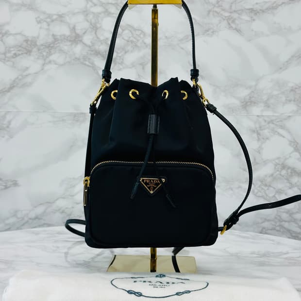 프라다 리나일론 버킷백 금장로고