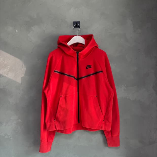 나이키 테크팩 레드