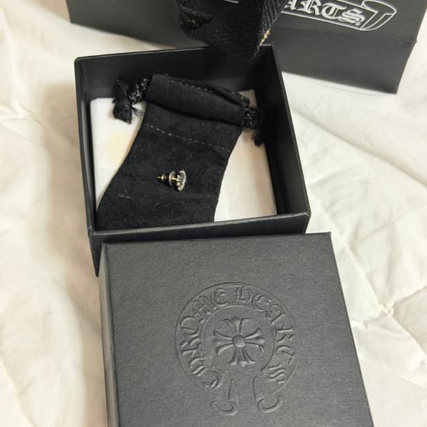 크롬하츠 CH플러스 스터드 다이아 귀걸이