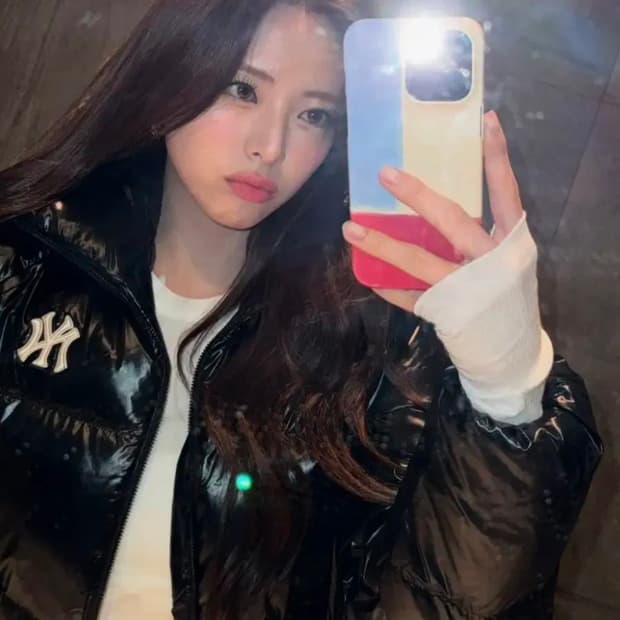 mlb 유광 패딩 (잇지 유나 착용)