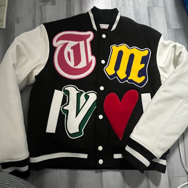 더뮤지엄비지터 바시티