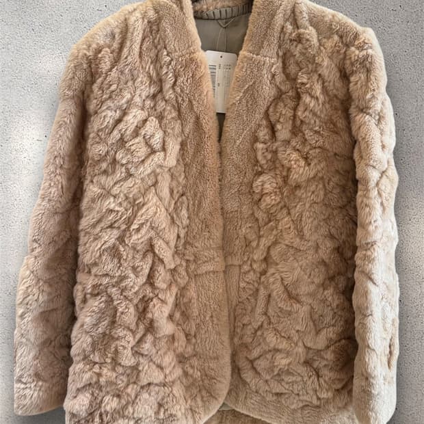 뉴트리아 모피 코트