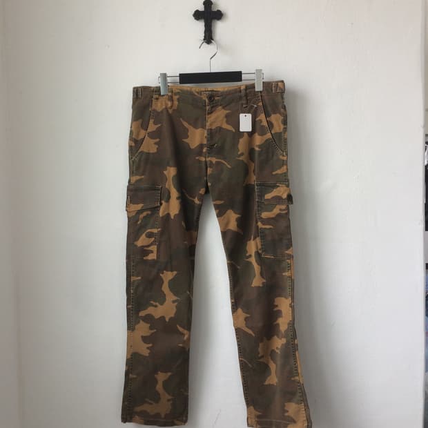 Camo pattern cago pants