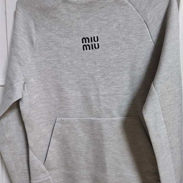 미우미우로고맨투맨 M