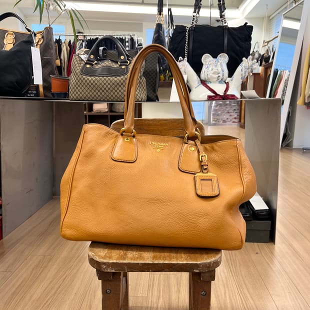 프라다 비텔로 다이노 레더 오픈 토트백