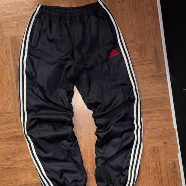 아디다스 레드로고 트랙팬츠