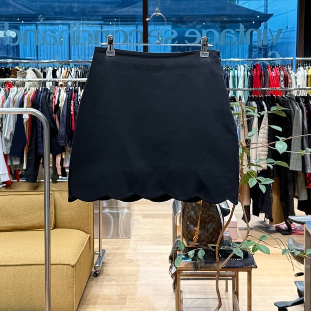 미우미우 블랙 스캘럽 미니스커트 