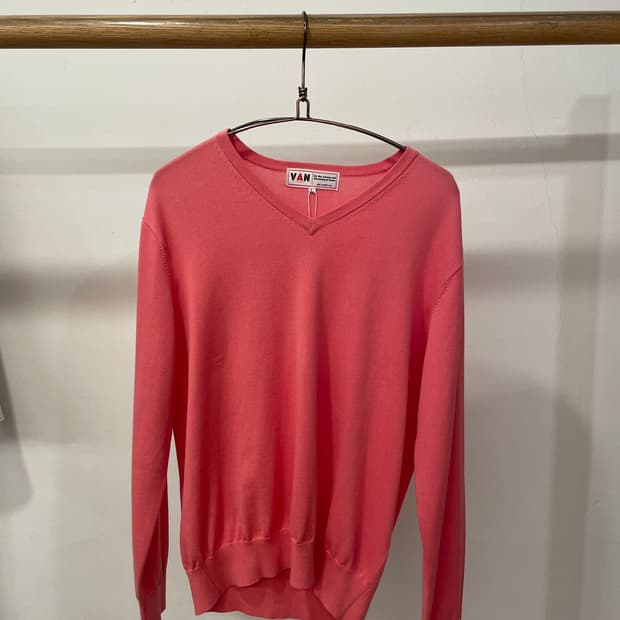 VAN JACKET pink v neck knit