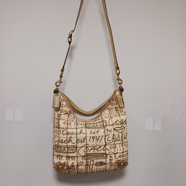코치  골드 그라피티 숄더백