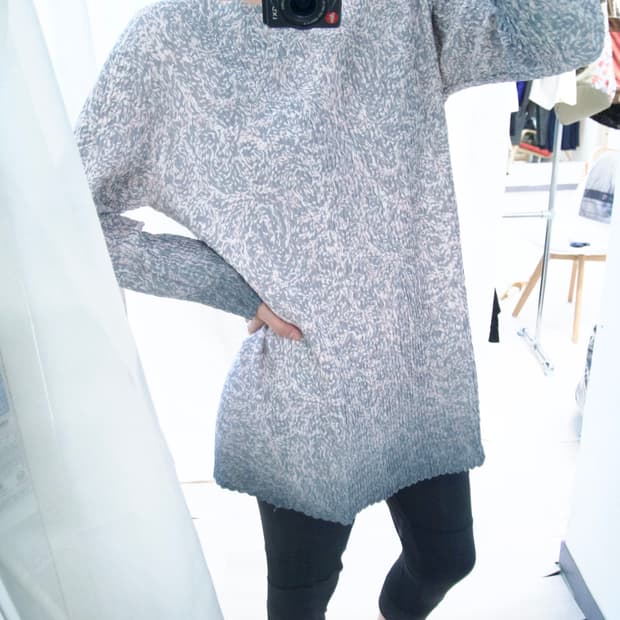 Gradation pleats long sleeve top