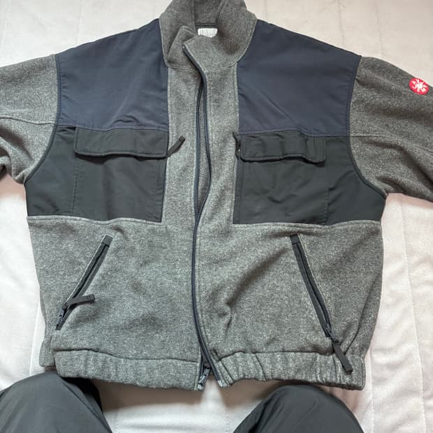 카브엠트 L사이즈 플리스 자켓 팝니다