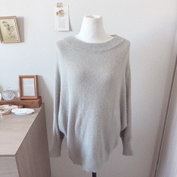 연한 카키색 앙고라 울 니트