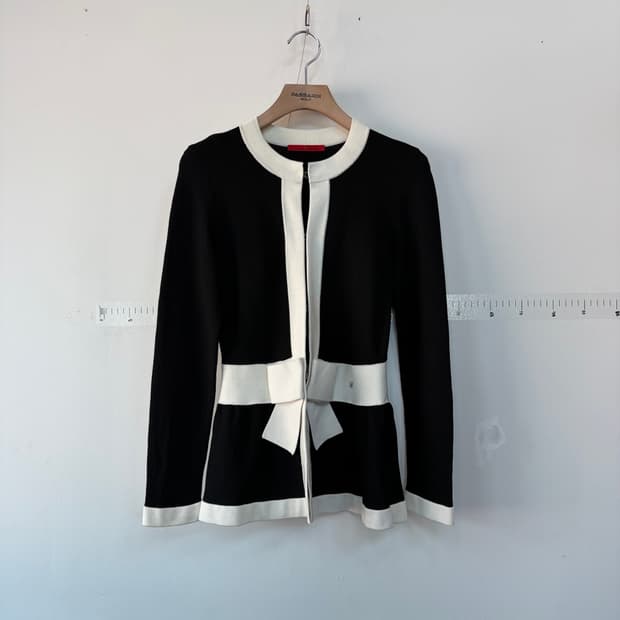 명품 카롤리나에레나 블랙 화이트 가디건