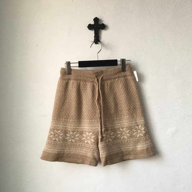 Snow pattern knit short