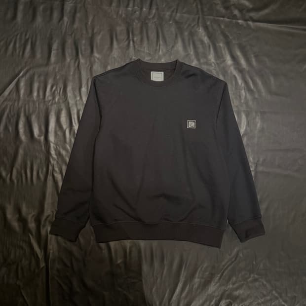 우영미 웨이브 그래픽 맨투맨