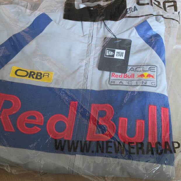 뉴에라 레드불 레이싱 트랙자켓 M 새상품