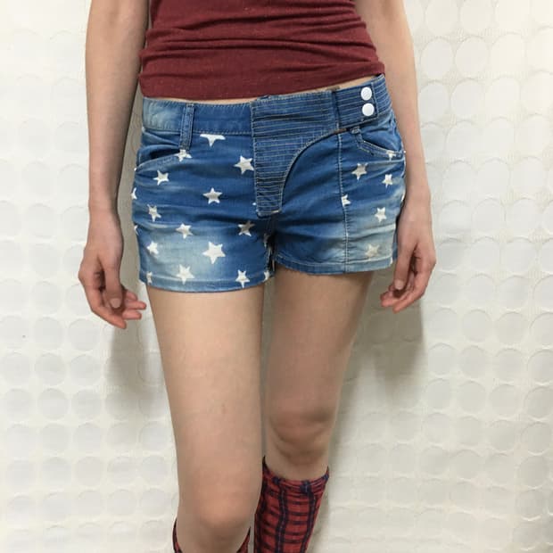 HOTCHKISS 스타 프린팅 핀턱 데님 숏팬츠 HOTCHKISS Sta