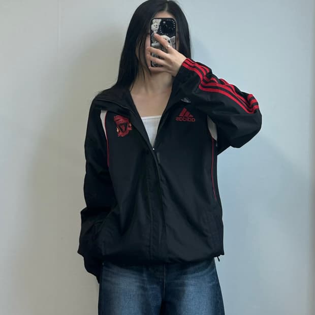 아디다스 리버풀 백로고 블랙 바람막이 자켓