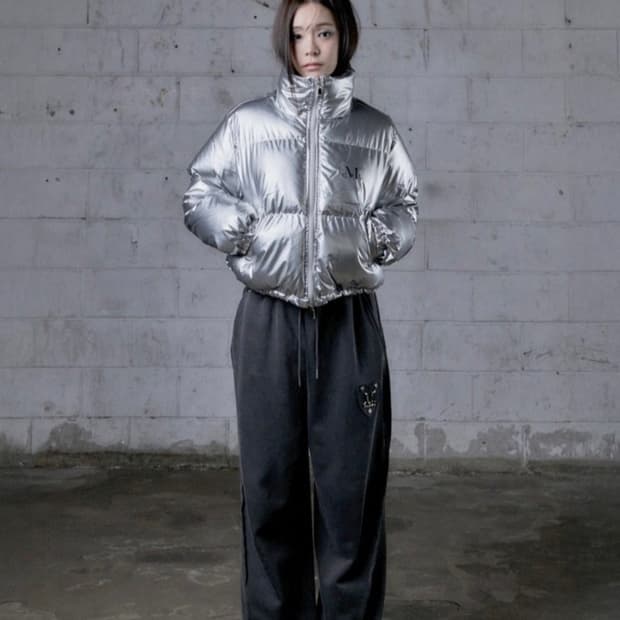 무센트 하니넥 글로시 크롭 패딩 실버