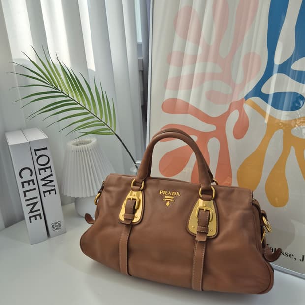 프라다 레더 토트백