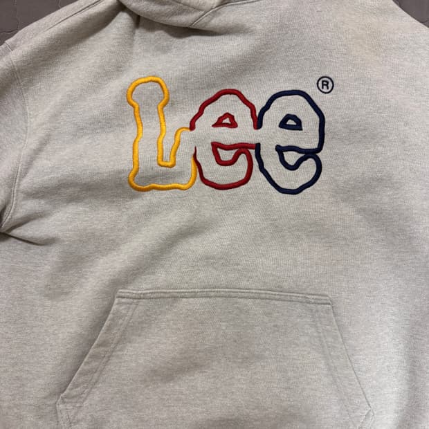 lee 후드티