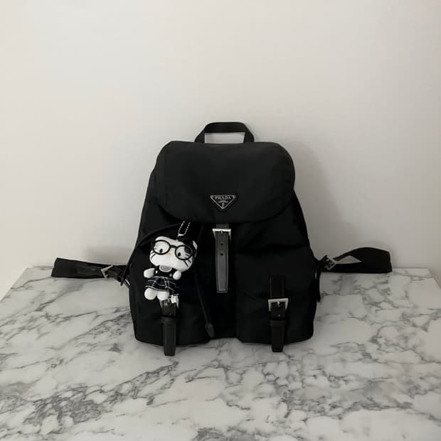 정품 프라다 백팩 미듐 