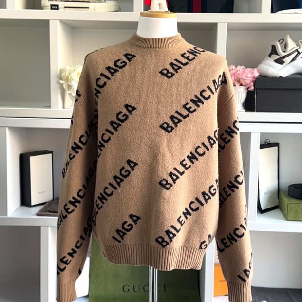 발렌시아가 멀티 로고 니트 