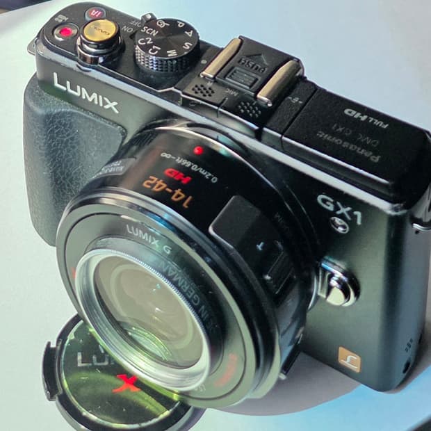 파나소닉 루믹스 GX1 카메라 14-42mm 전동줌렌즈 포함 팝니다.
