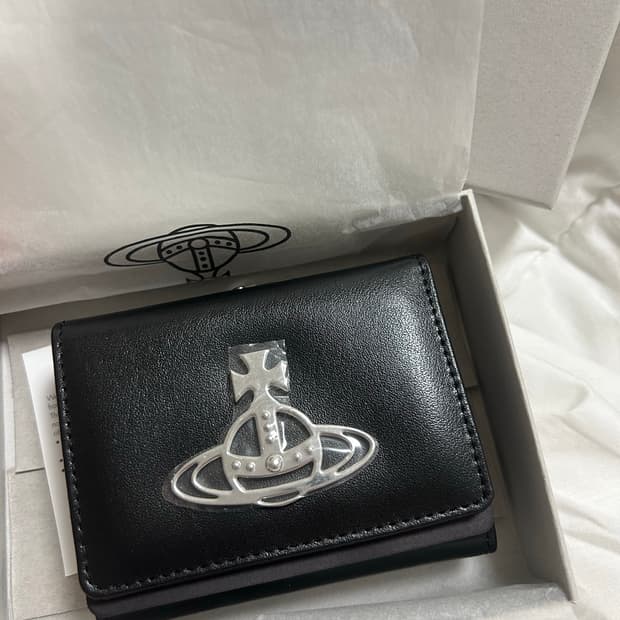 비비안웨스트우드 베티 오브 플랩 반지갑