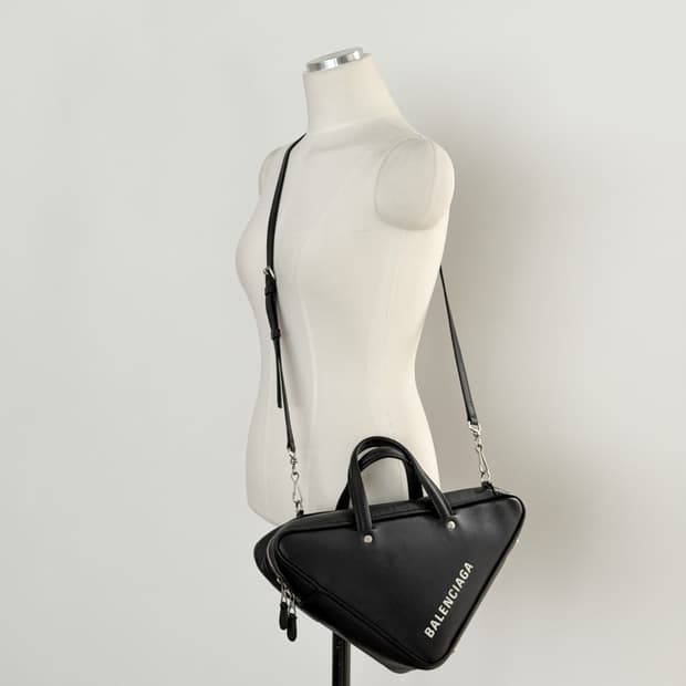 발렌시아가 트라이앵글 더플백