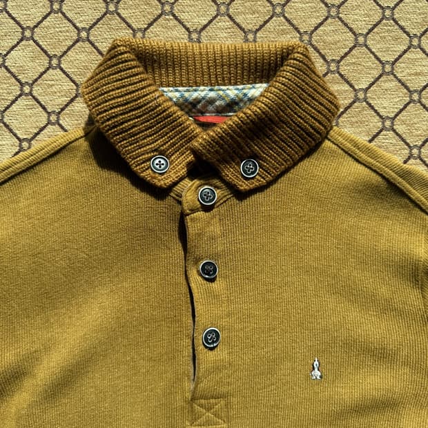 브라운 카라 버튼 니트