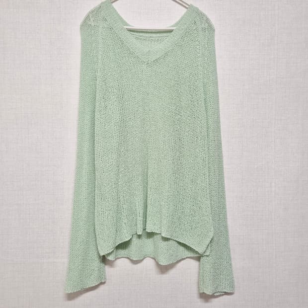 민트색 브이넥 니트 긴팔