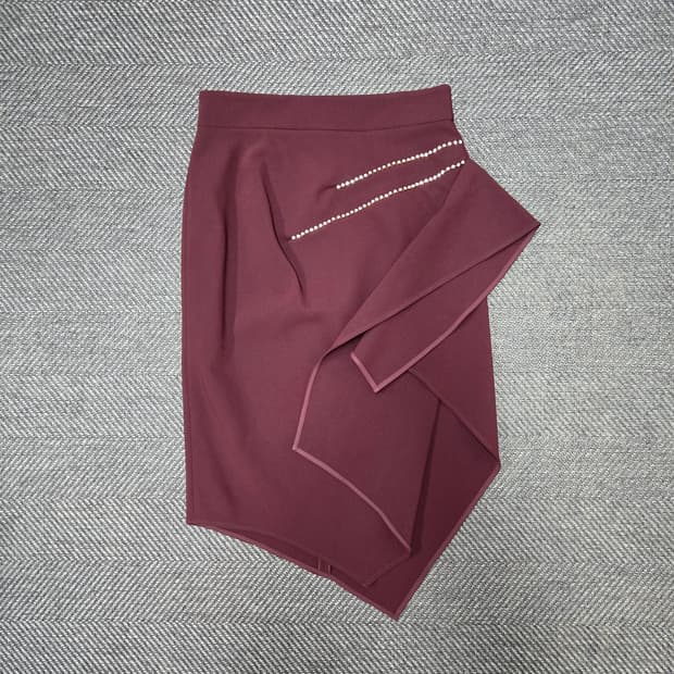 모조에스핀 버건디 스커트