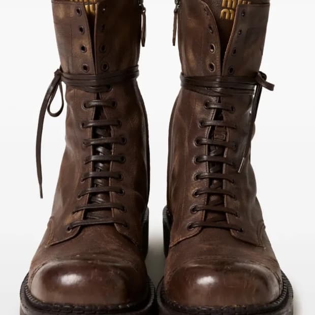 미우미우 24FW 레더 부츠 코코아브라운 39사이즈