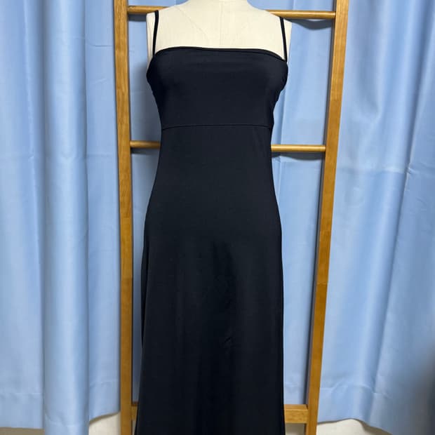 ON&ON 온앤온 블랙 슬립 슬리브리스 스퀘어 끈나시 롱 원피스 드레스