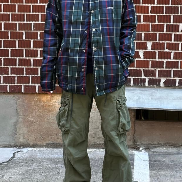 스투시 코치자켓 데우스 맨투맨 카키 카고팬츠 코디