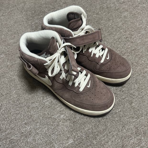 나이키 초콜릿포스 미드 270