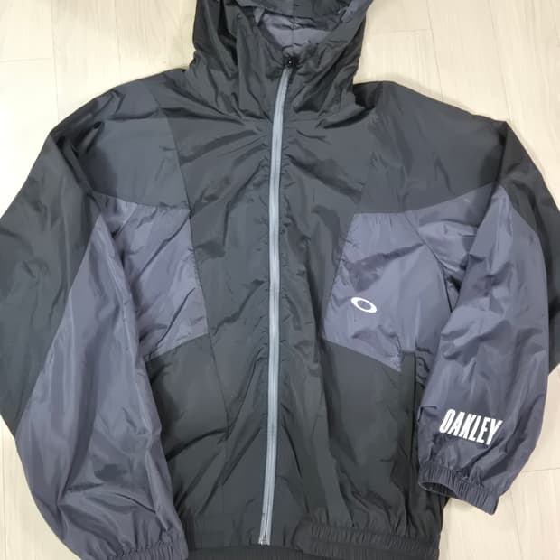 오클리 후드윈드브레이커