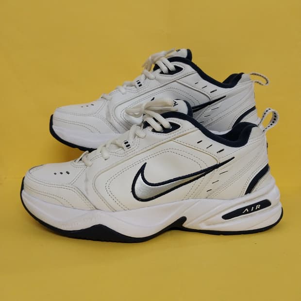 남성 나이키 에어 모나크 IV 운동화 (250)