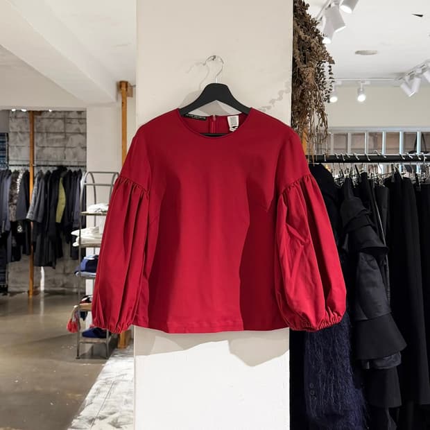 로지 아설린 레드 퍼프 벌룬 슬리브 탑